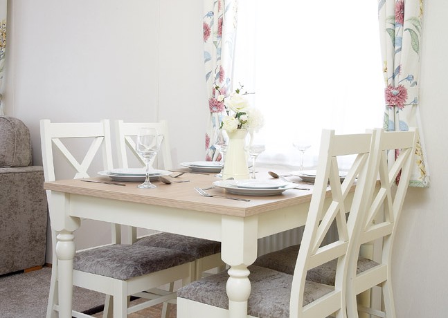 2016-Atlas-Debonair-dining-area