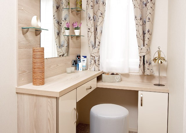 2016-Atlas-Image-master-bedroom-vanity