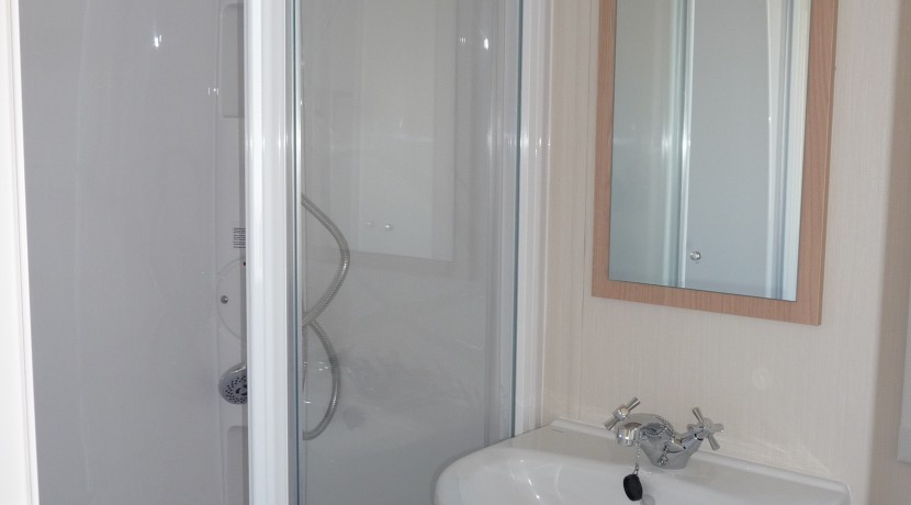 Willerby-Aurora-Shower
