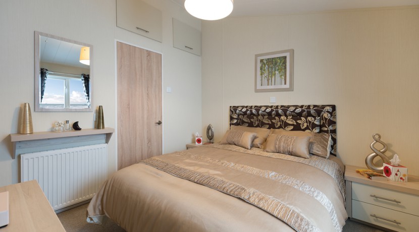 Willerby-boston-lodge-master-bedroom