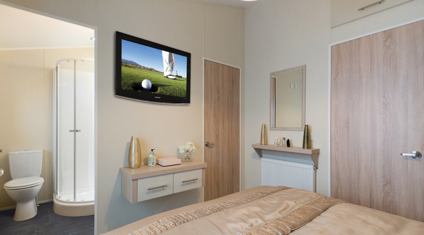 Willerby-boston-lodge-master-bedroom2