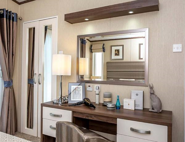 pemberton-parklane-master-bedroom-vanity