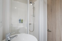 willerby-avonmore-shower