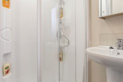 willerby-brockenhurst-shower
