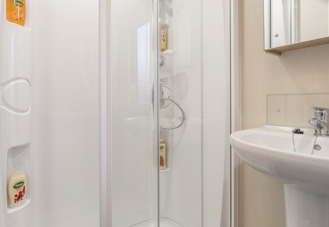 willerby-brockenhurst-shower
