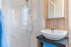 willerby-caprice-shower
