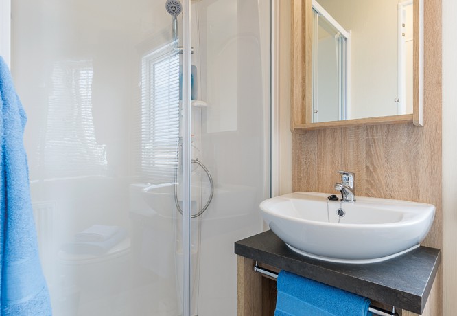 willerby-caprice-shower