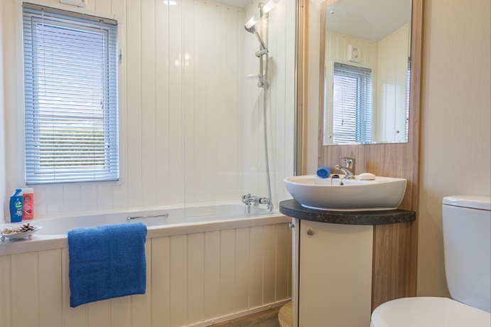 willerby-clearwater-lodge-bathroom