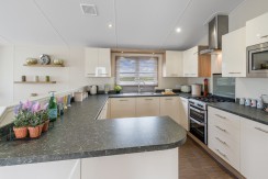 willerby-clearwater-lodge-kitchen