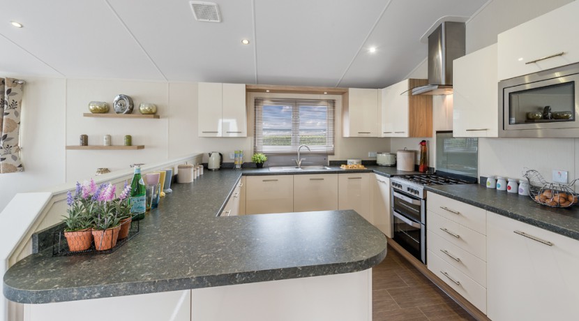 willerby-clearwater-lodge-kitchen