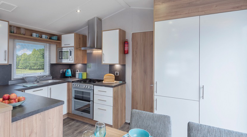 willerby-granada-mobile-home-dining-area