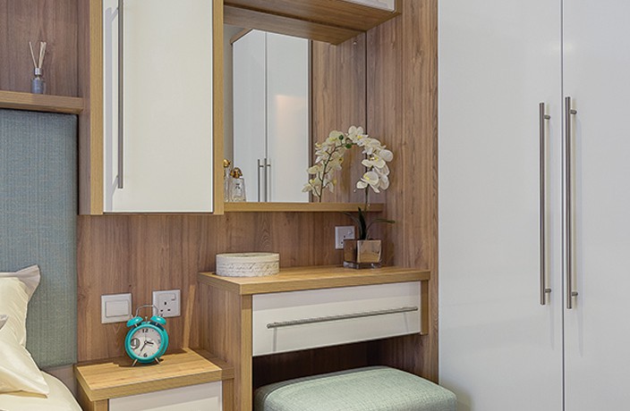 willerby-granada-mobile-home-master-bedroom-vanity