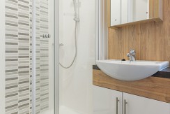 willerby-granada-mobile-home-shower