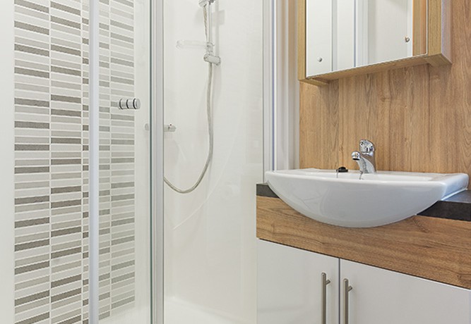 willerby-granada-mobile-home-shower