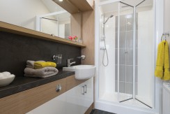 willerby-linear-shower2