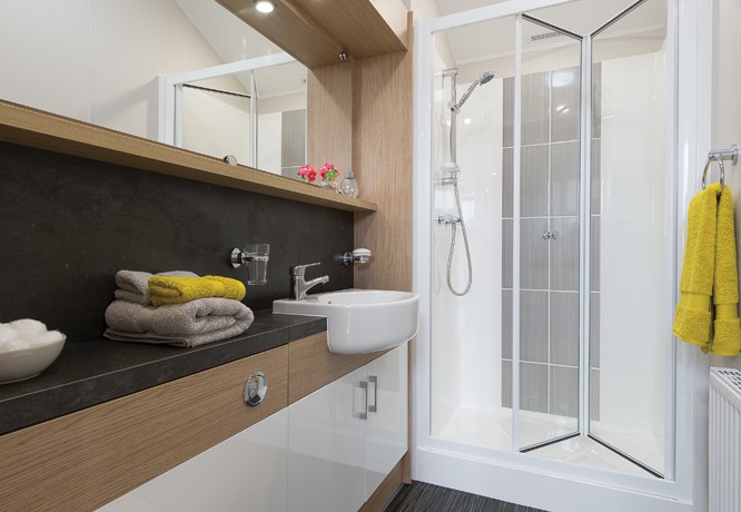 willerby-linear-shower2