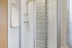 willerby-lyndhurst-shower