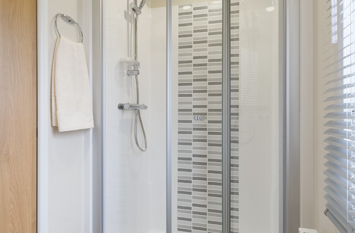willerby-lyndhurst-shower