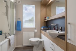 willerby-pinehurst-sliding-bathroom