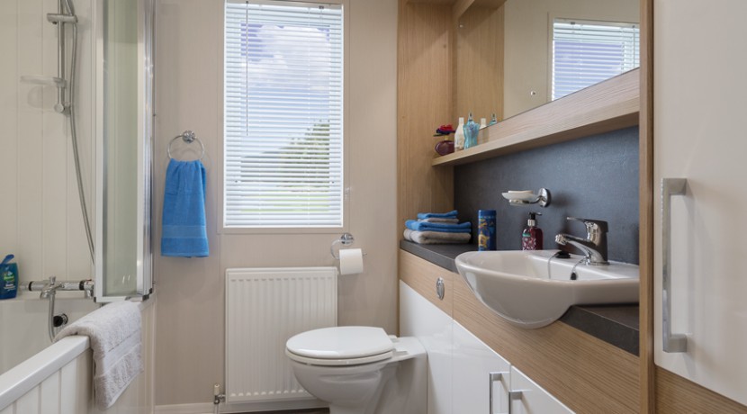 willerby-pinehurst-sliding-bathroom