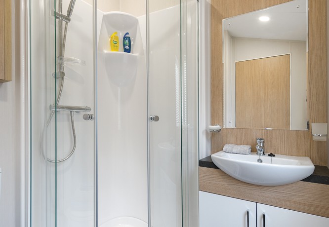 willerby-pinehurst-sliding-shower