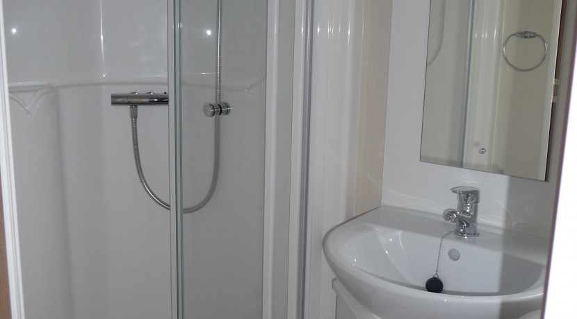 willerby-rio-shower