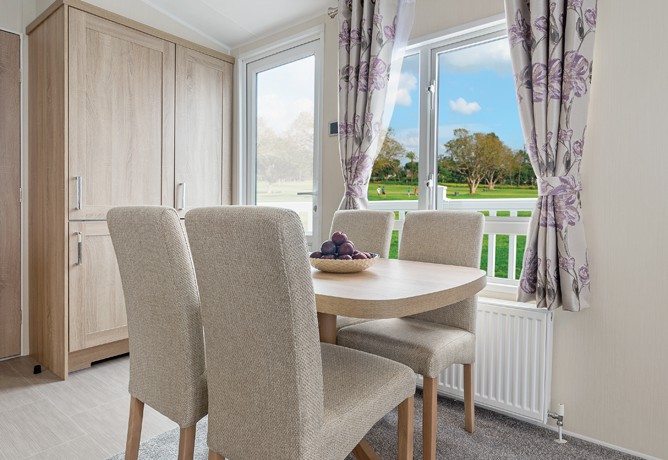 willerby-sheraton-dining-area