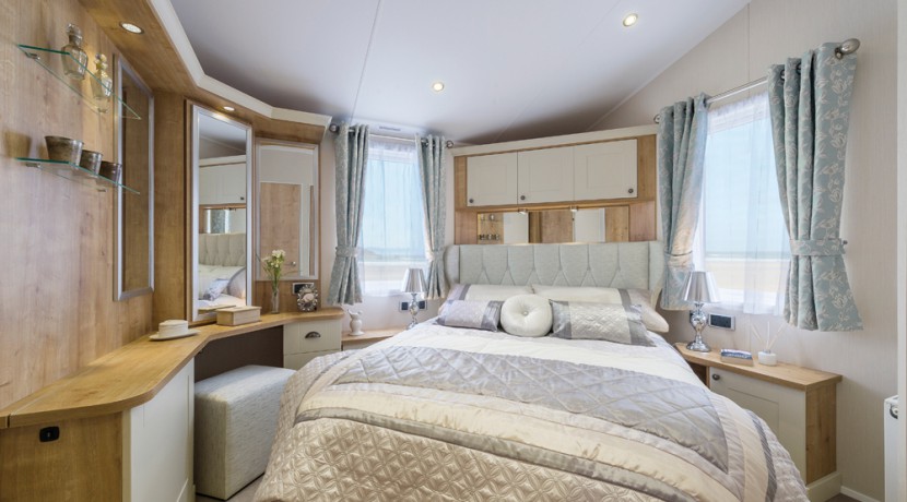 willerby-vogue-lodge-master-bedroom