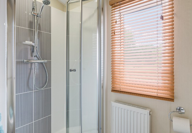 willerby-vogue-lodge-shower