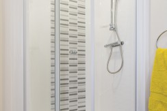 willerby-winchester-shower